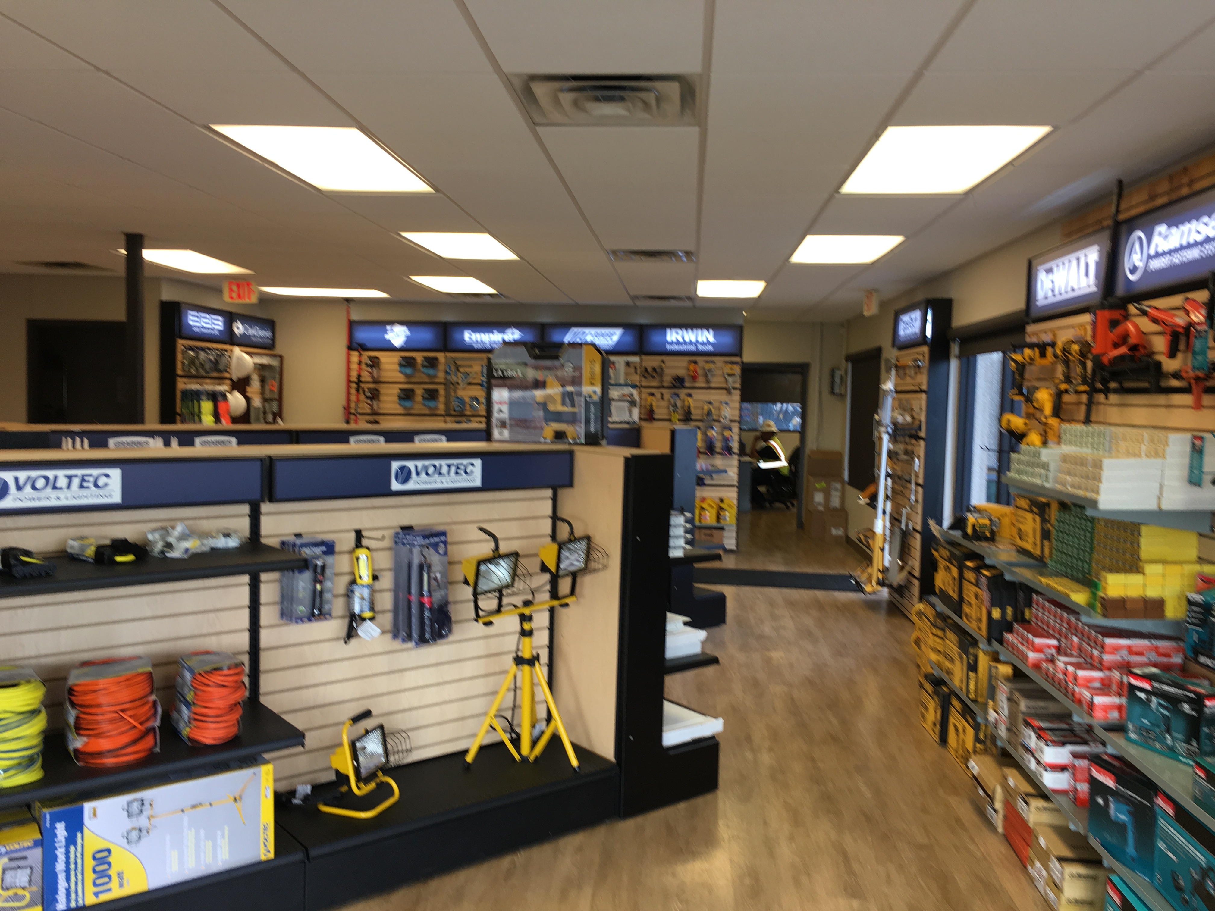 Tool & Hardware Wall & Gondola Displays